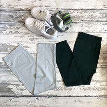 Load image into Gallery viewer, Classic &amp; Comfy Seamless Capri Leggings