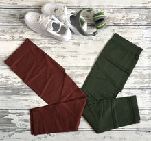 Load image into Gallery viewer, Classic &amp; Comfy Seamless Capri Leggings