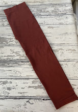 Load image into Gallery viewer, Classic &amp; Comfy Seamless Capri Leggings