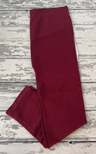 Load image into Gallery viewer, Classic &amp; Comfy Seamless Capri Leggings