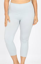 Load image into Gallery viewer, Classic &amp; Comfy Seamless Capri Leggings